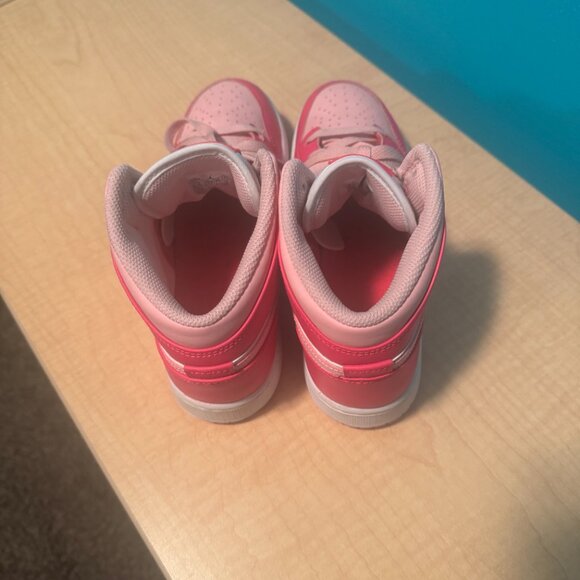 Nike Air Jordan 1 Mid Fierce Pink ~ 6.5Y (or 8W) - Picture 4 of 8